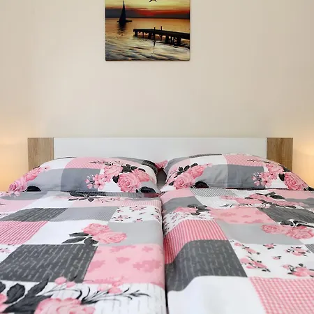 Sm Boutique Center With Garden And Parking *