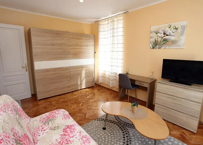 Sm Boutique Center With Garden And Parking Portorož