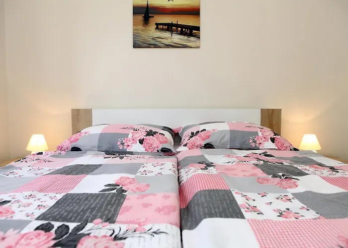 Sm Boutique Center With Garden And Parking *